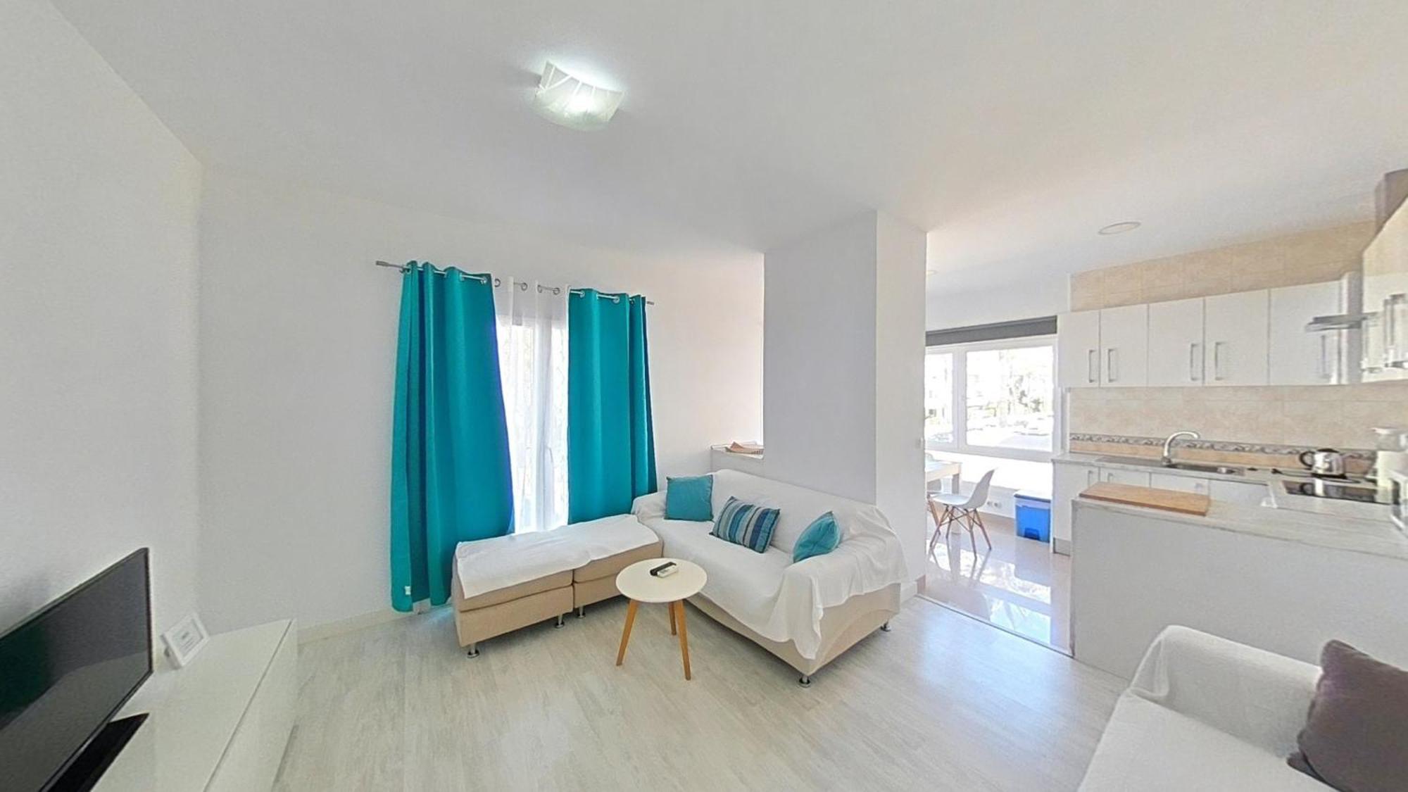 Apartment Benalroma A 50 Metros De La Playa!